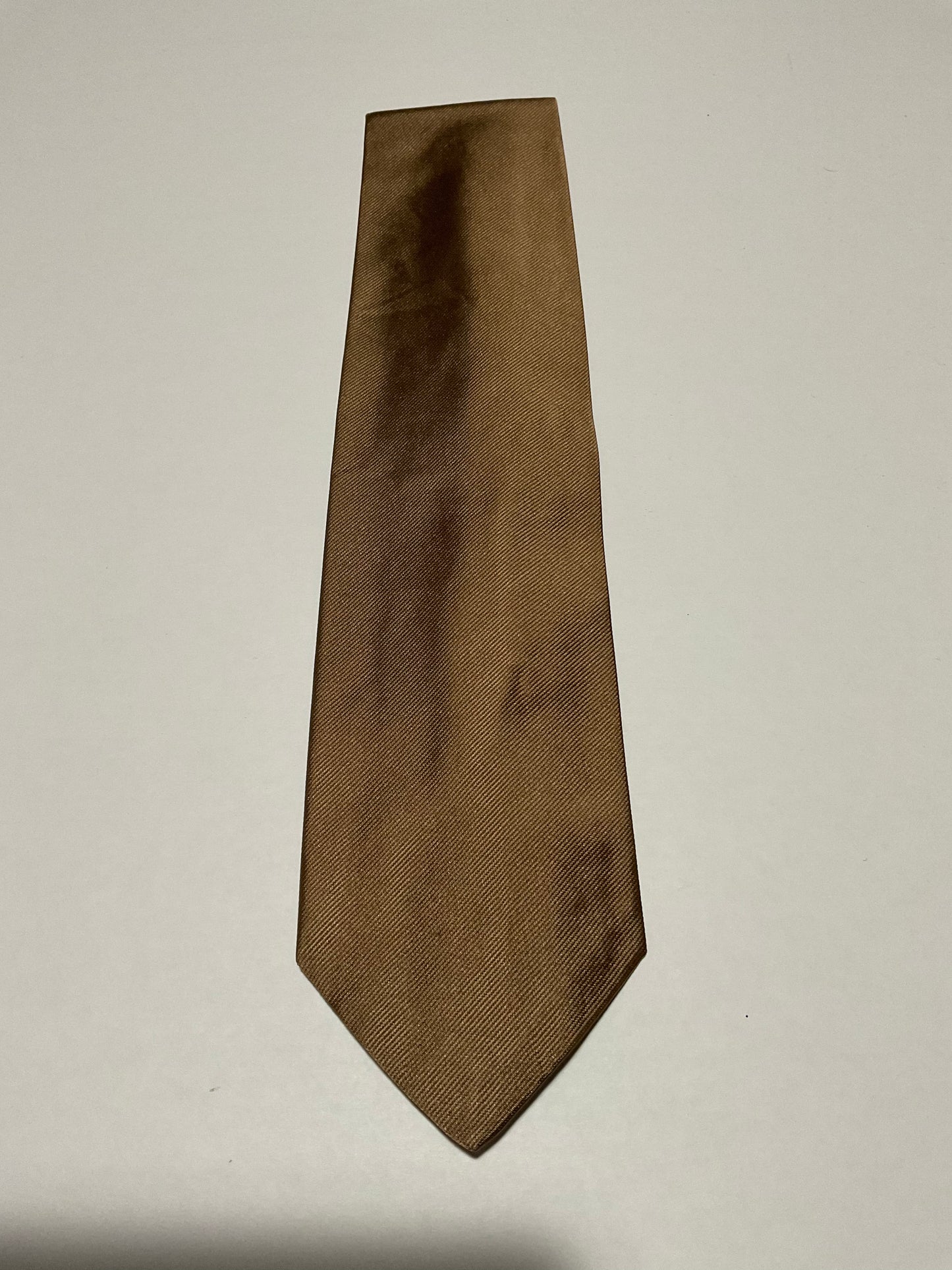 R P TIE / PURE SILK / NEW / APPX. 3 3/4” WIDE / HAND MADE IN ITALY