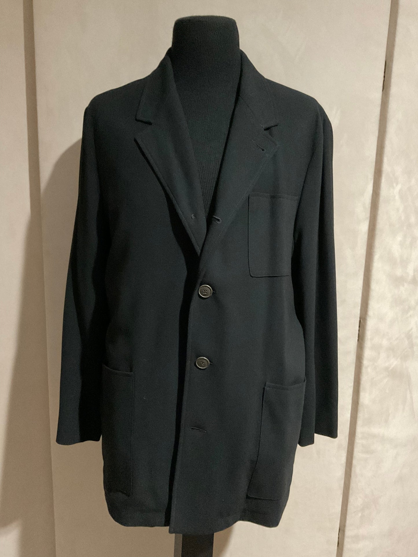 R P SUIT / BLACK CREPE 4 BUTTON / UNCONSTRUCTED / MEDIUM - LARGE / MADE IN USA