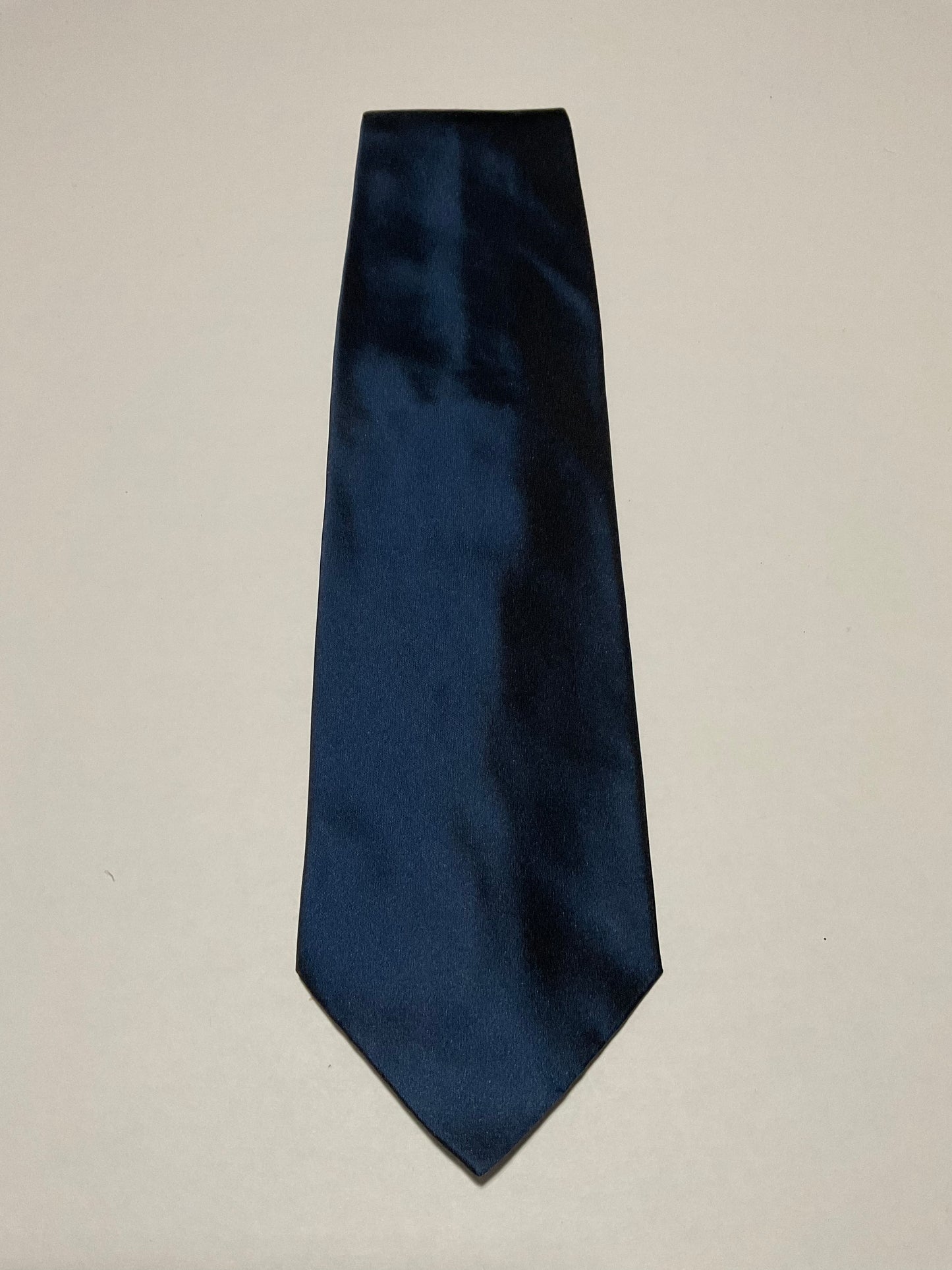 R P TIE / PURE SILK / NEW / APPX. 3 3/4” WIDE / HAND MADE IN ITALY