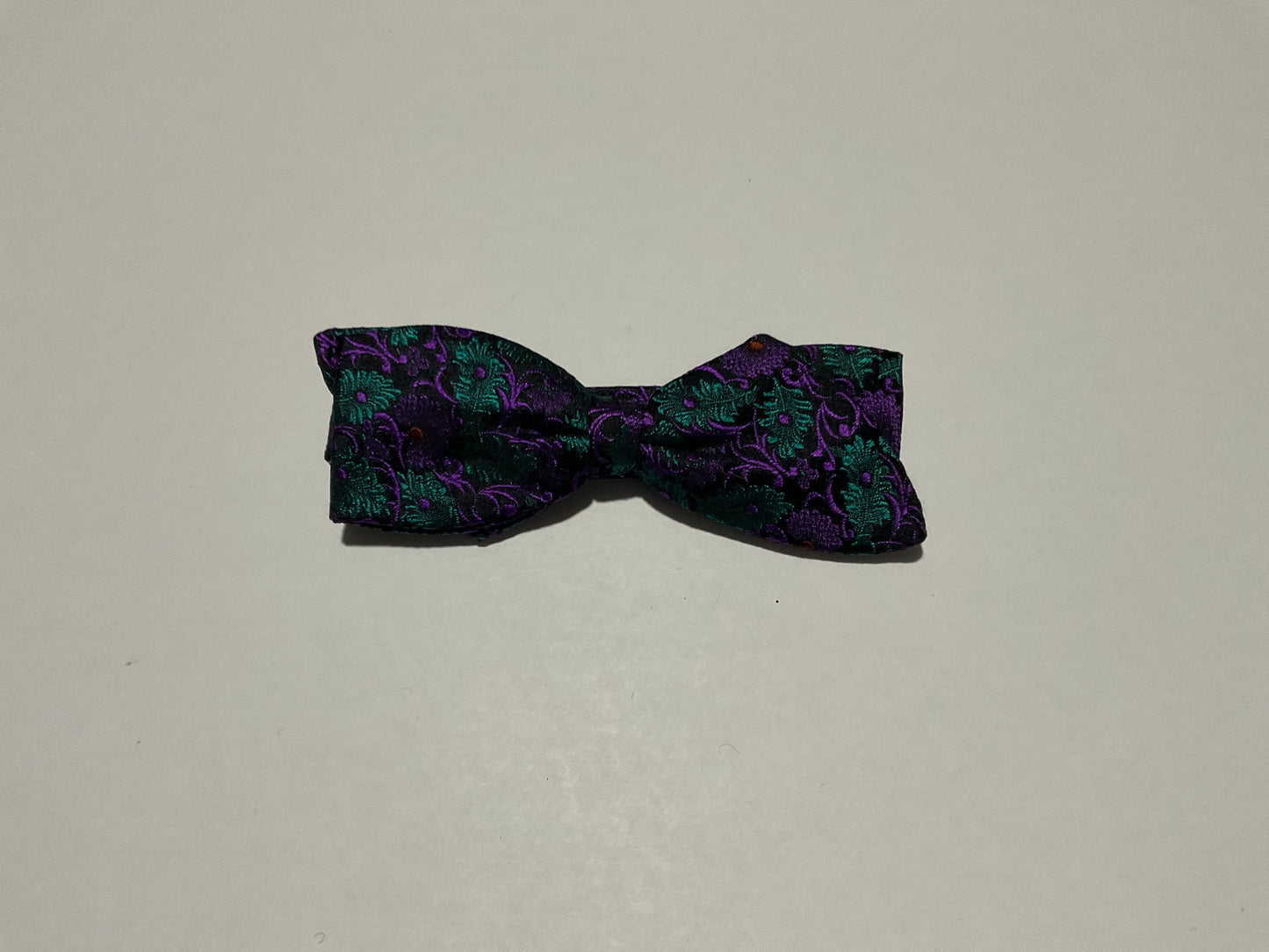 R P BOW TIE / PURE SILK / NEW / PRE-TIED / HAND MADE IN ITALY