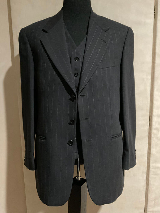 R P SUIT / NAVY STRIPE / 3 PIECE VESTED / 40 REG / MADE IN ITALY