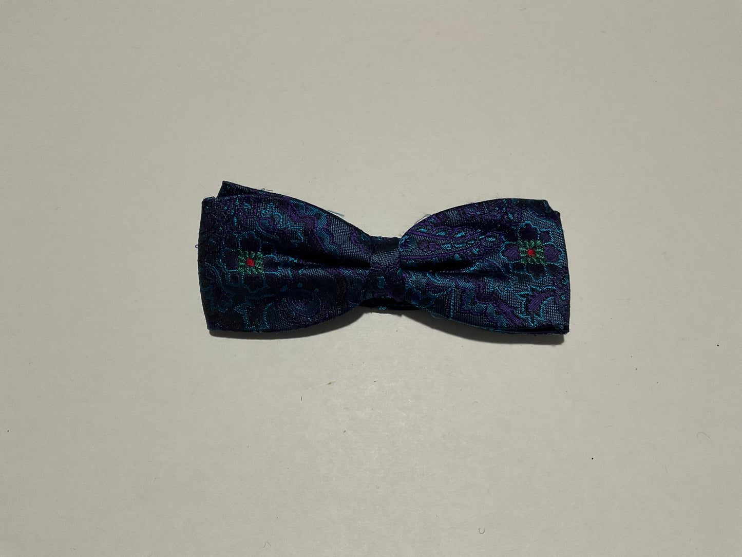 R P BOW TIE / PURE SILK / NEW / PRE-TIED / HAND MADE IN ITALY