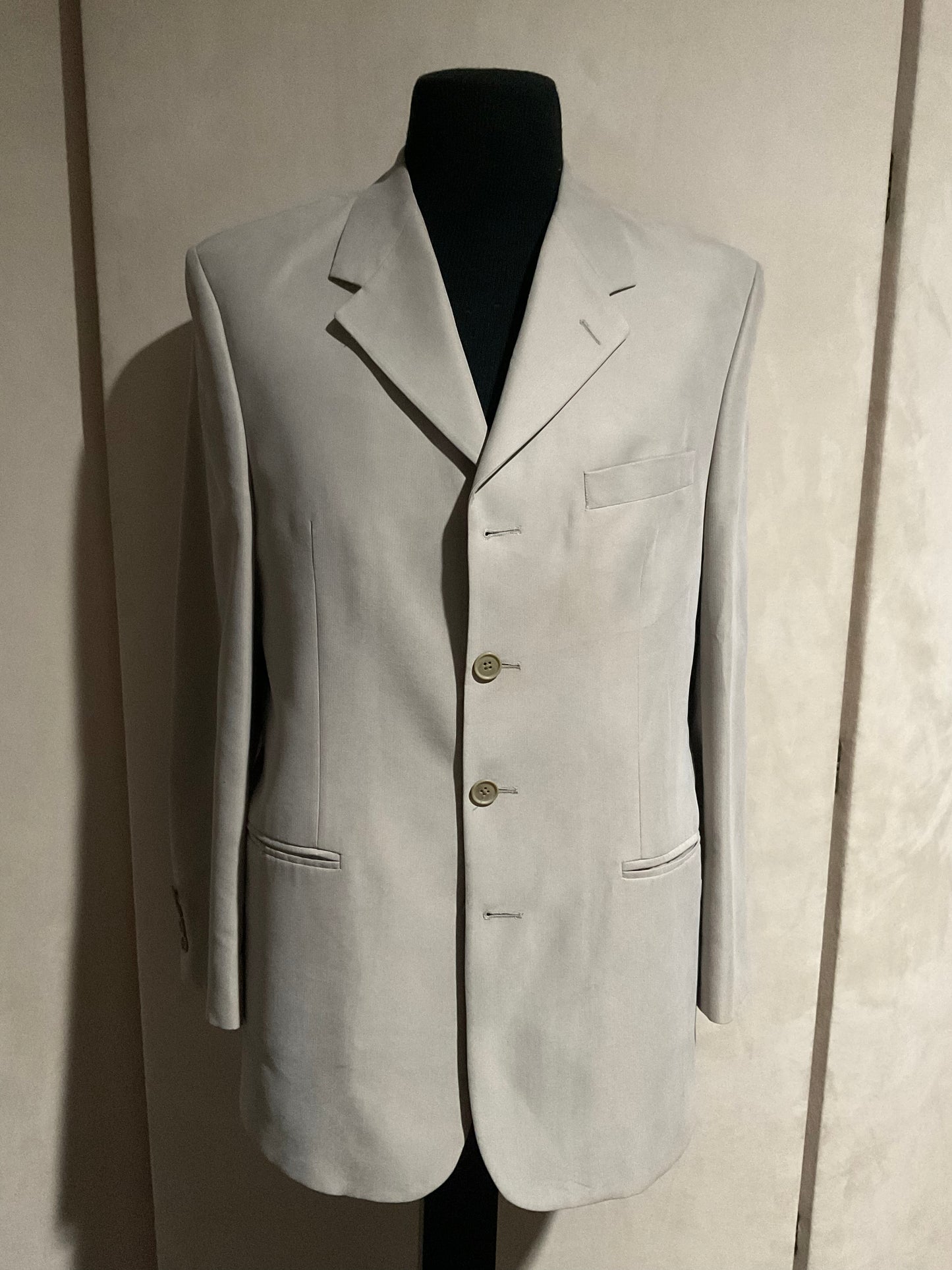 R P SUIT / TAUPE / 4 BUTTON / 40 REG / MADE IN CANADA