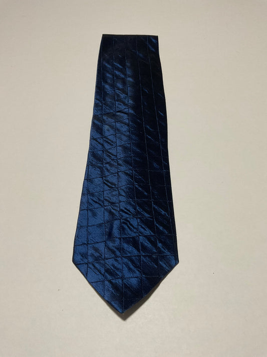 R P TIE / PURE SILK / NEW / APPX. 3 3/4” WIDE / HAND MADE IN ITALY