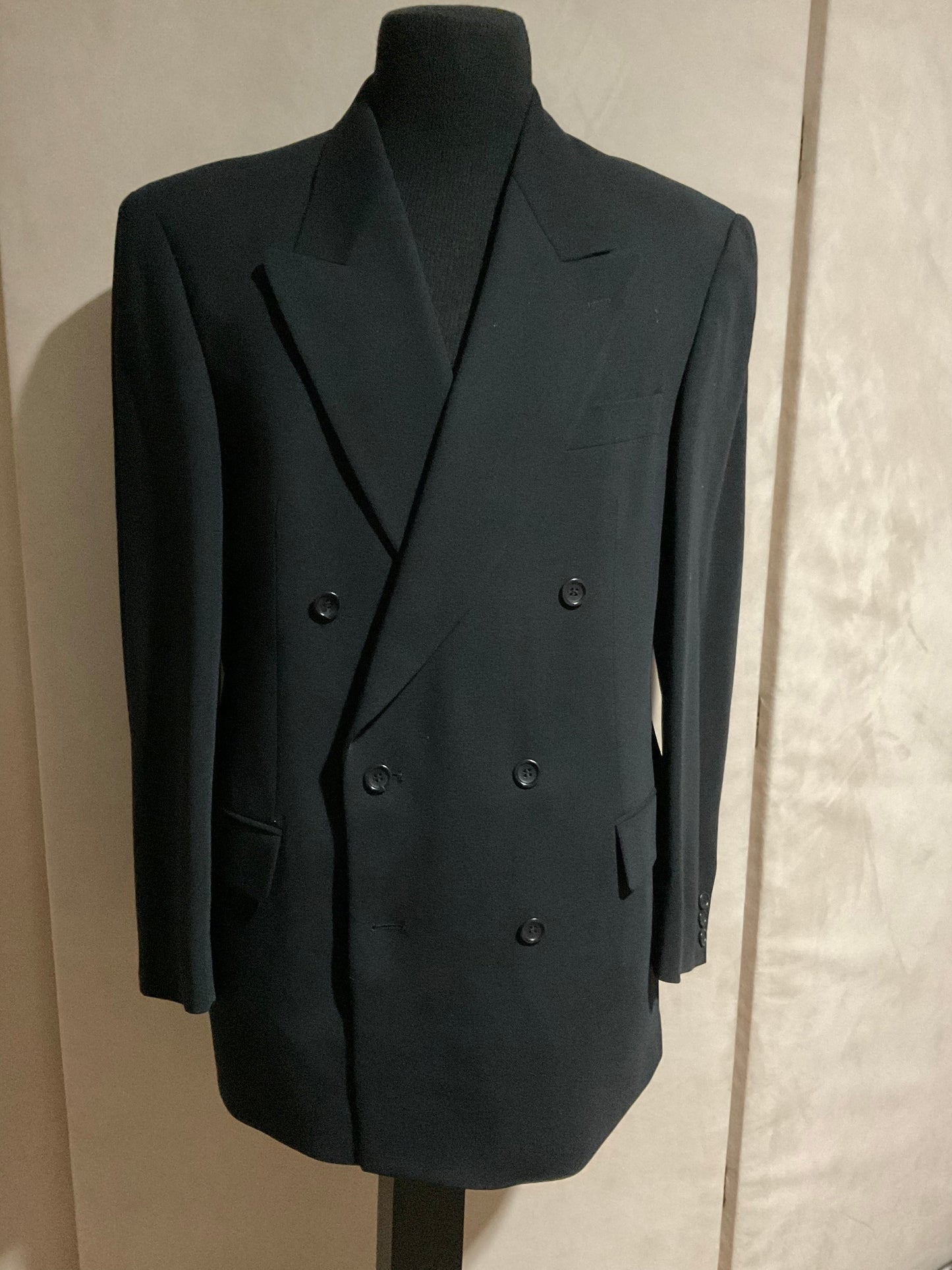 R P SUIT / DOUBLE BREASTED / BLACK CREPE / 40 REG OR LONG / MADE IN EUROPE