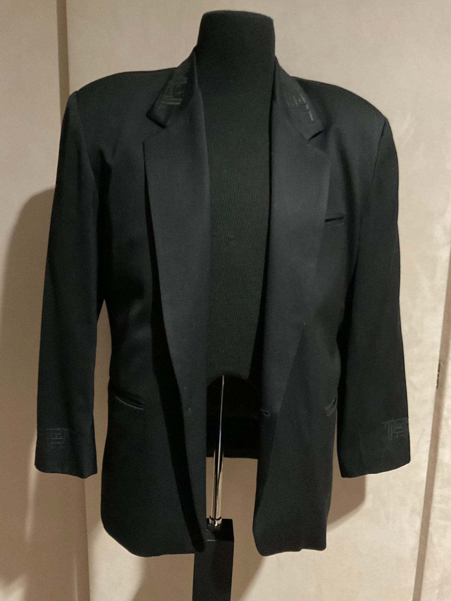 R P SUIT / BLACK EMBROIDERY DETAIL / 38 - 40 / MADE IN ITALY