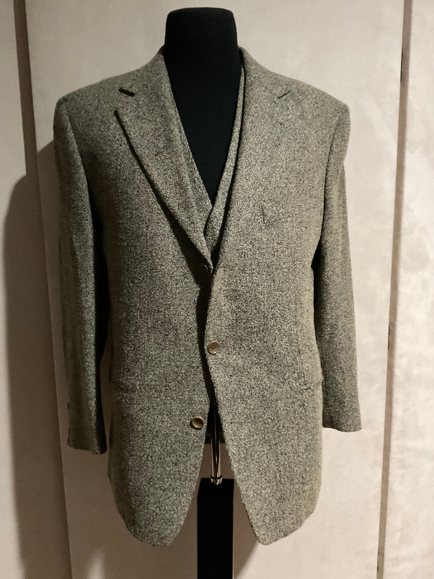 R P SPORT JACKET / BLACK & TAUPE BOUCLÉ / 40 REGULAR / MADE IN ITALY